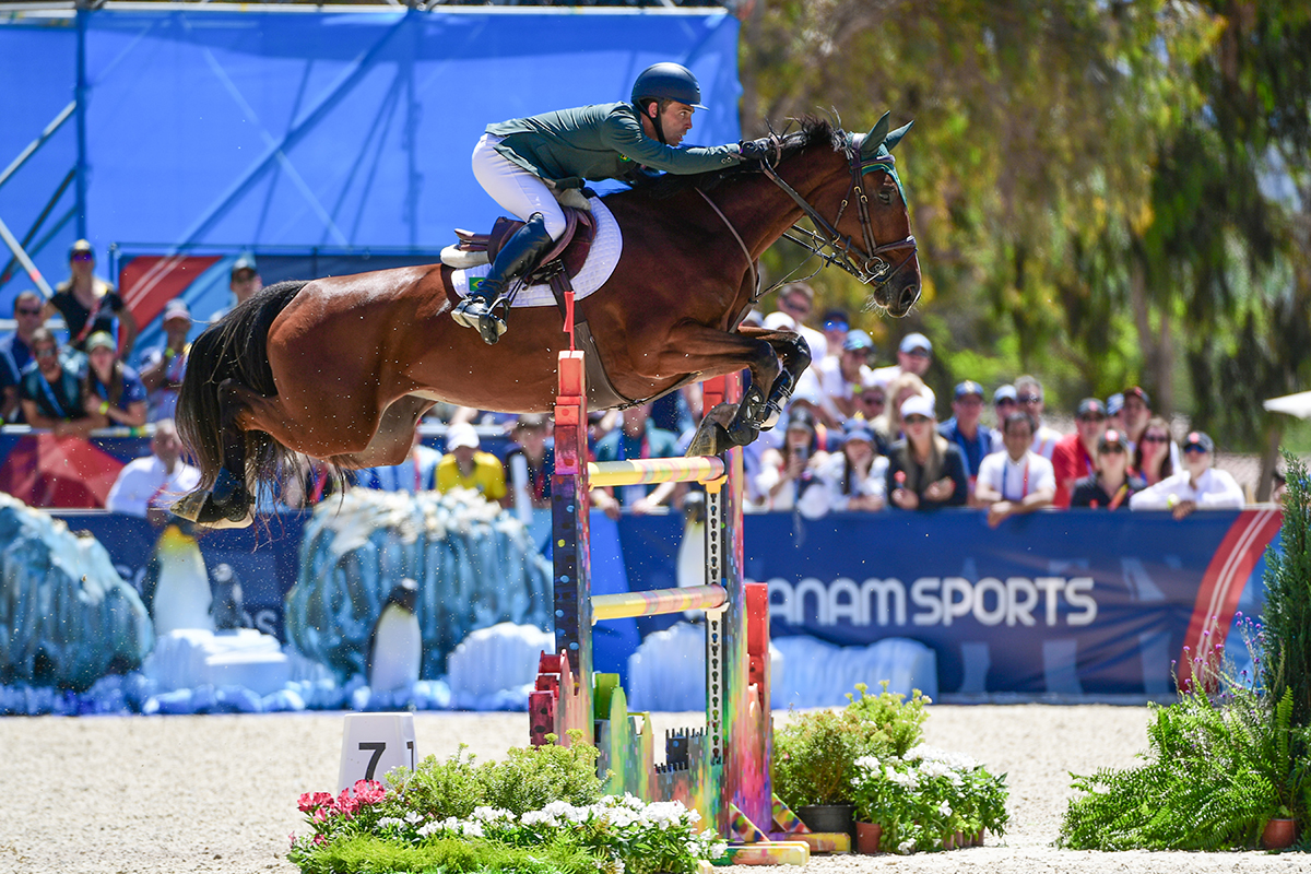 Stephan de Freitas Barcha and Chevaux Primavera Imperio Egipcio win individual jumper gold at the Pan American Games