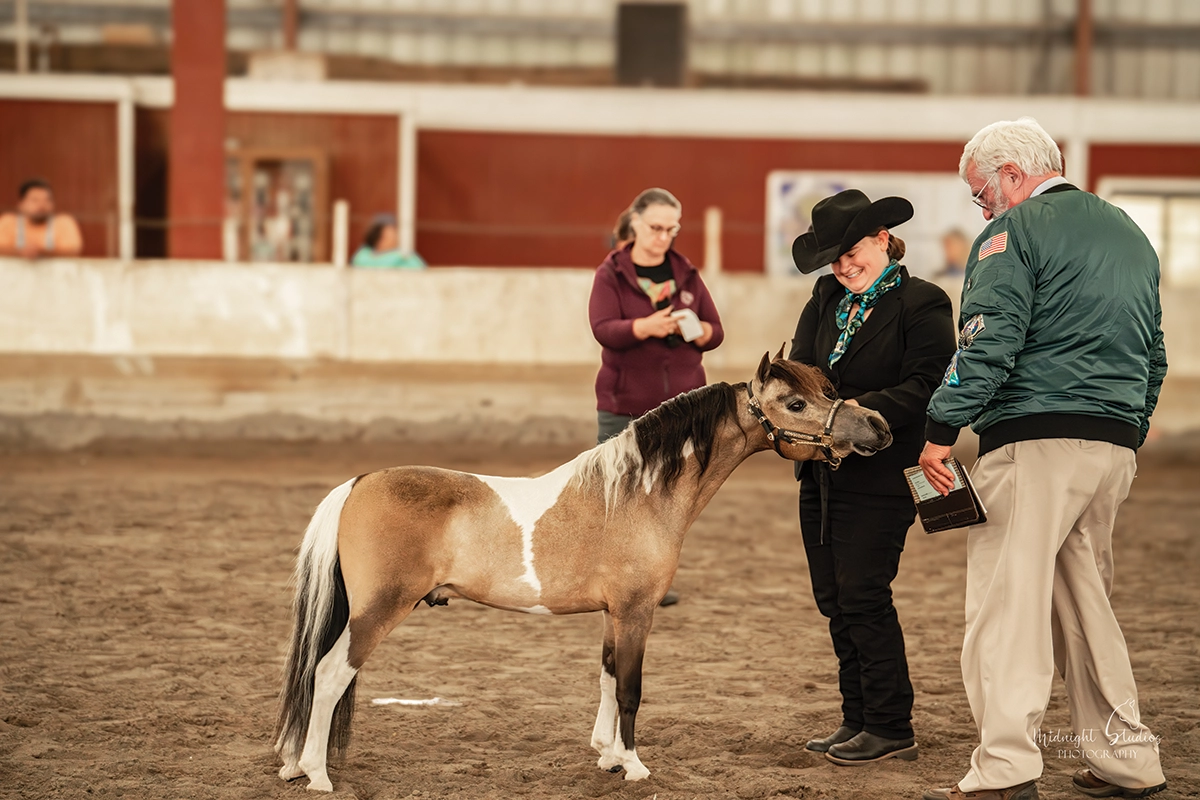 Aloha Acres Neon Memory (“Gizmo”) and Brenna Hardin showing.