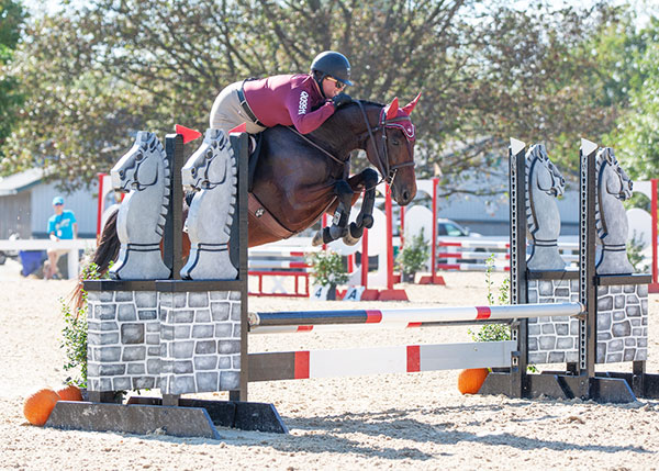Katherine Deichmann and Ten Pin Sugar at the 2019 Thoroughbred Makeover