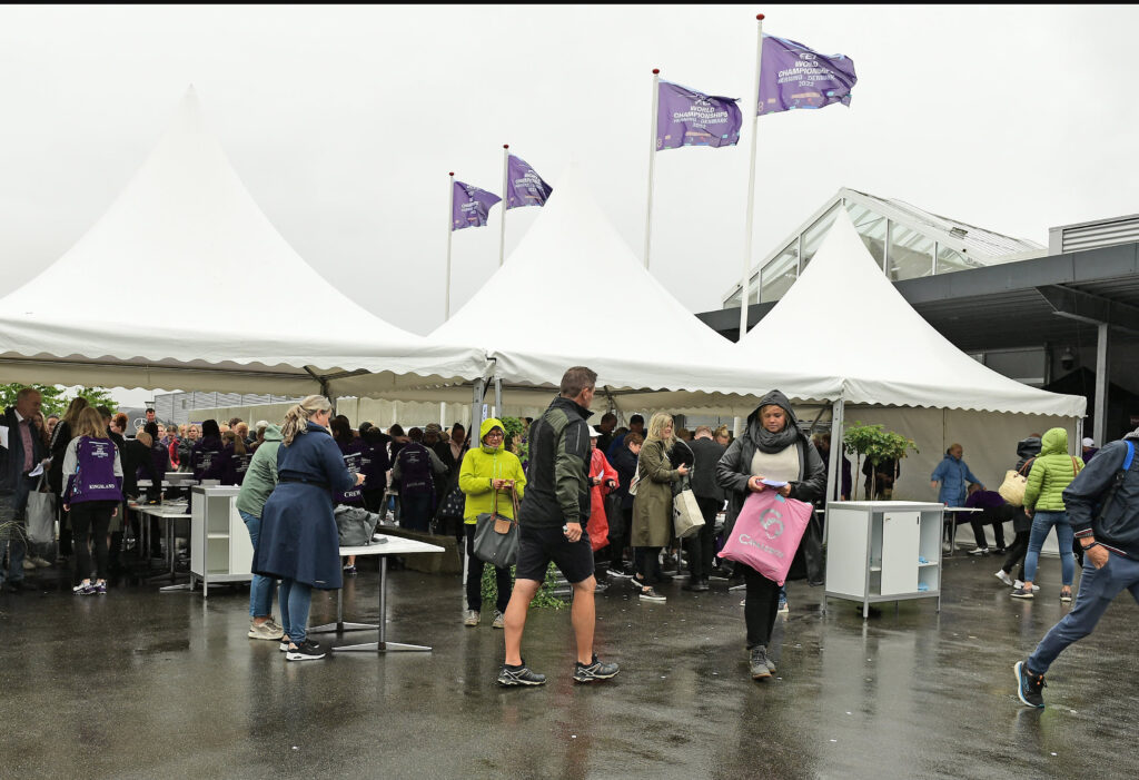 23 Crowds our to MCH Arena