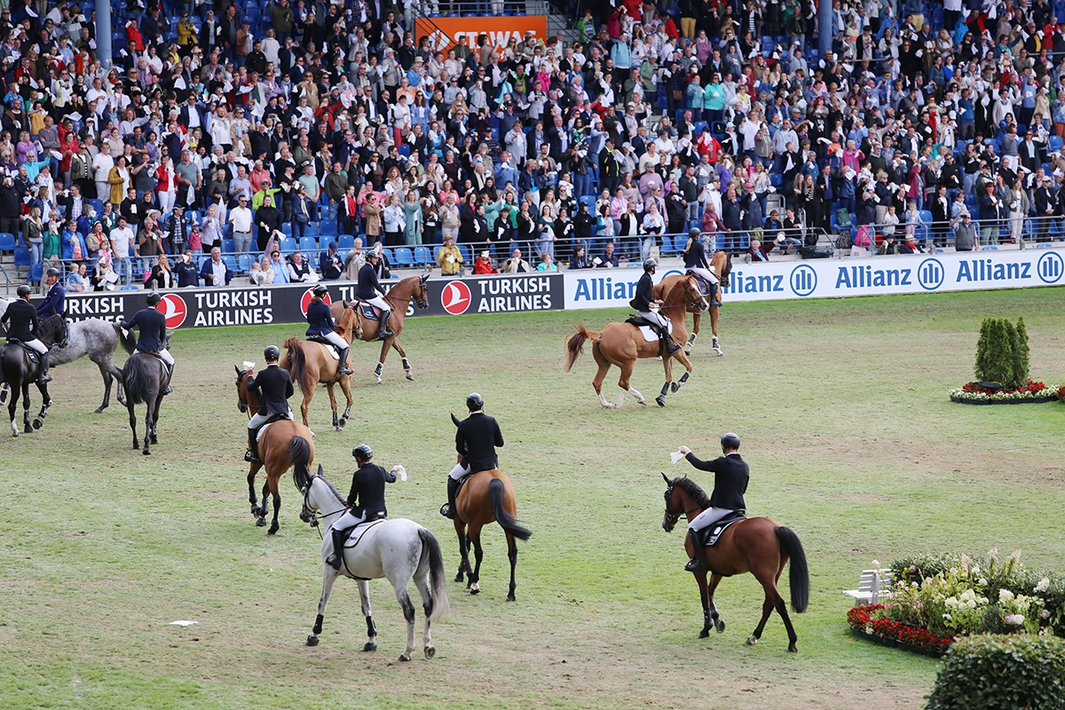 The crowd celebrates the Farewell of Nations.