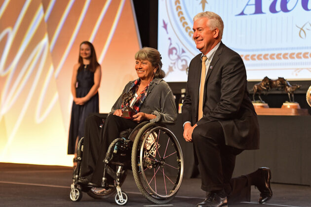 Internationally successful para-driver Tracy Bowman, a 2023 USEF Equestrian of Honor and winner of the Becky Grand Hart Trophy, poses with USEF President Tom O’Mara