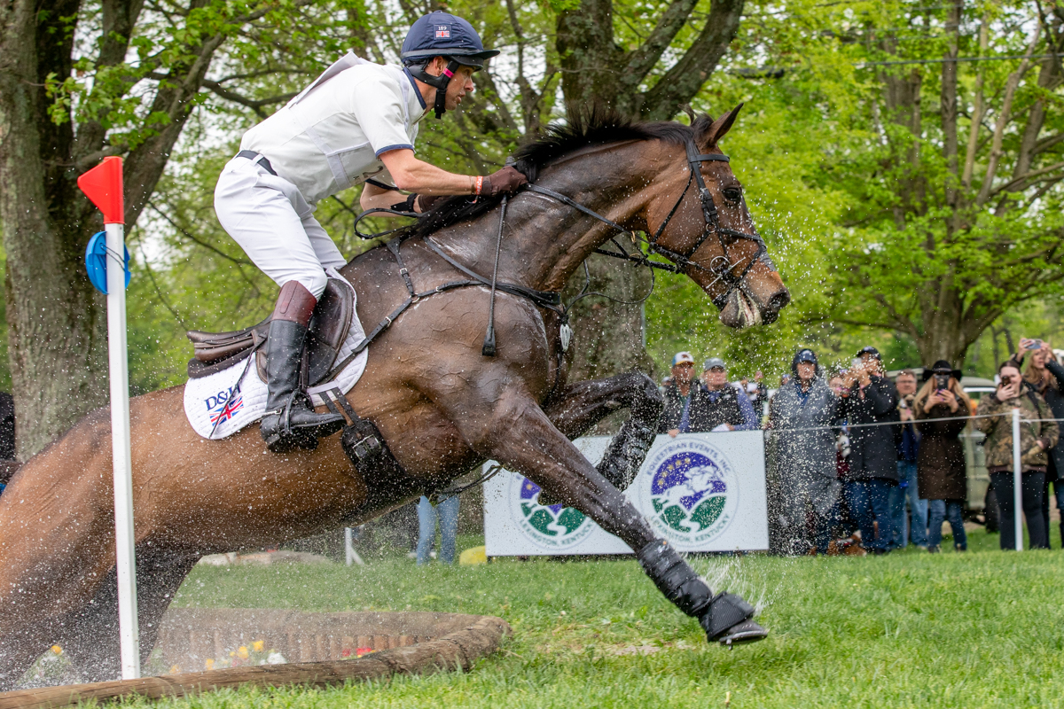 Harry Meade and Et Hop Du Matz on cross-country.