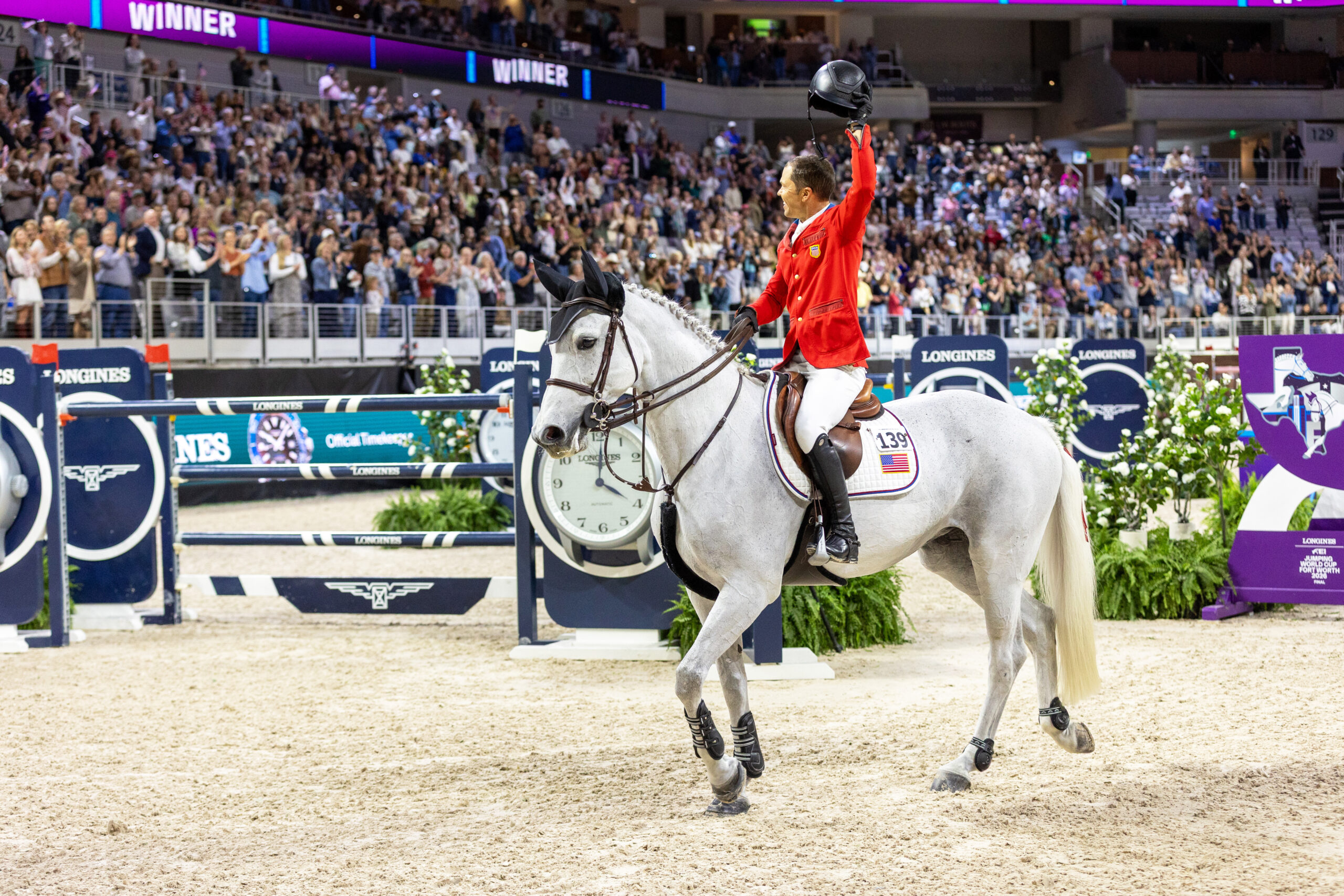 Kent Farrington salutes the enthusiastic crowd after his winning round aboard Greya.
