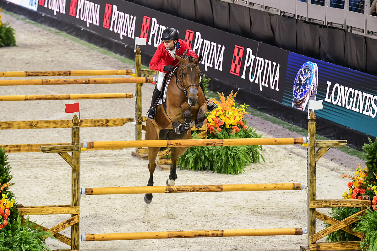 Kent Farrington jumping Toulayna.